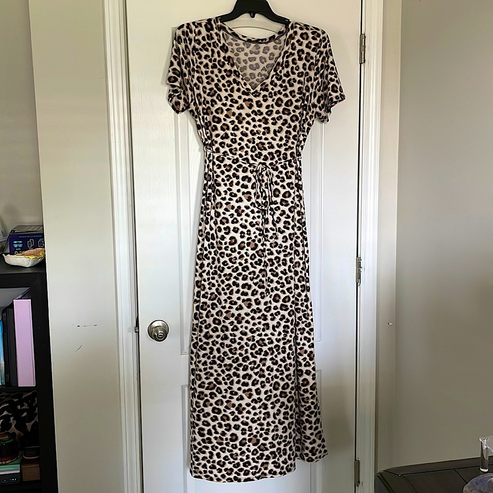Leopard print maxi dress. Size: L Brand: JODIFL  70% Polyester 40% Spandex